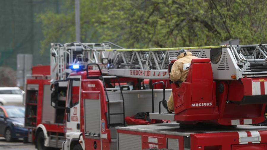 Пожар произошел в рыбном цехе в Петербурге
