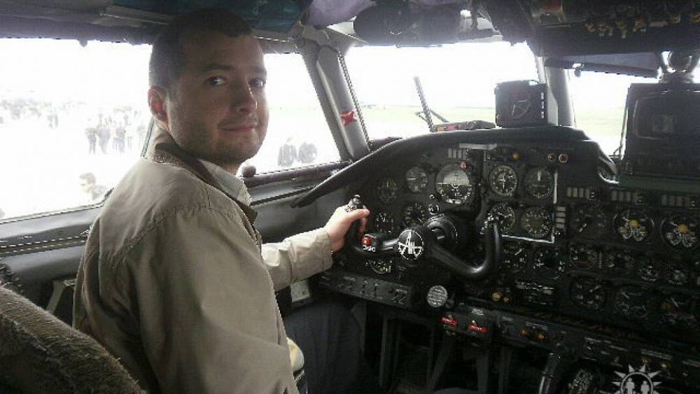 Украинцы внесли в базу «Миротворца» российского пилота, героически спасшего 230 человек