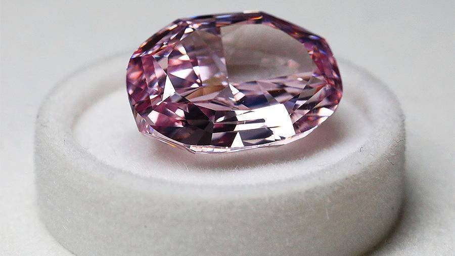 Редкий розовый бриллиант из России оценили в $65 млн
