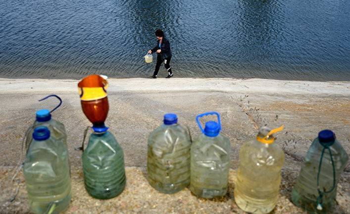 Корреспондент: в Крыму требуют вернуть водоснабжение