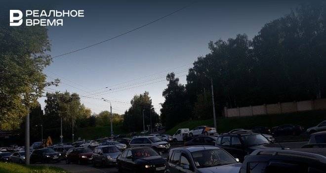 Очевидцы сообщили о большой пробке на улице Арбузова в Казани
