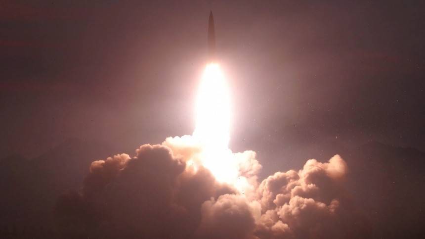 Видео: КНДР запустила неопознанные ракеты в Японское море