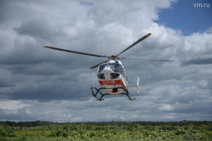 Санитарный вертолет доставил ребенка в столичную больницу после падения с высоты