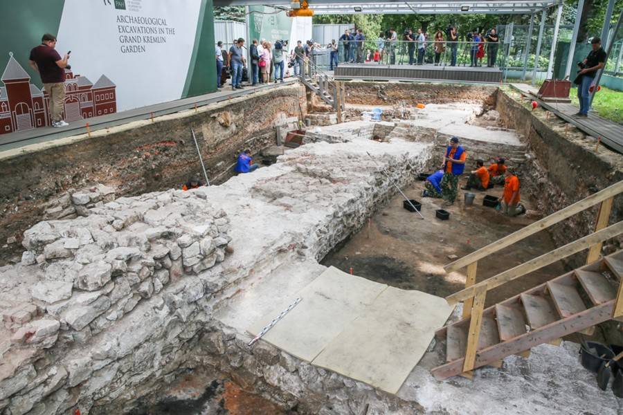Археологи нашли в Кремле следы пожара от набега Девлет-Гирея