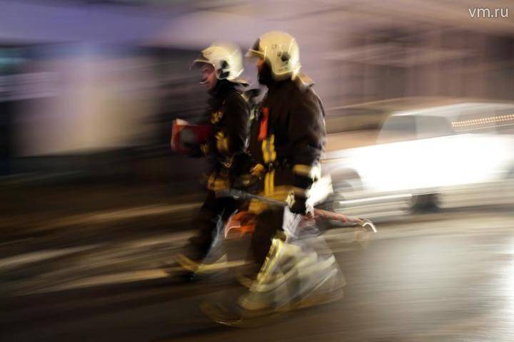 Спасатели локализовали пожар в ангаре на севере столицы