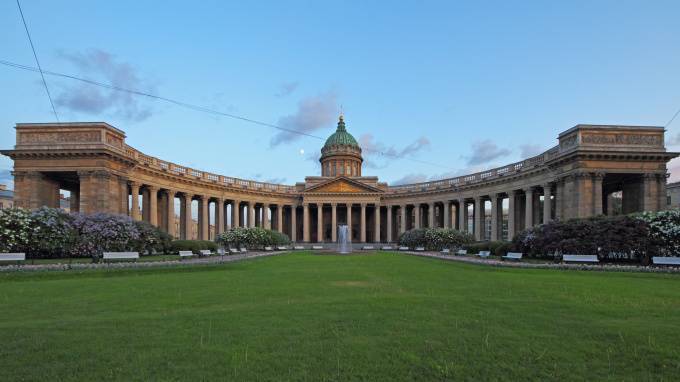 Спустя 12 лет в Казанском сквере Петербурга открыли вход со стороны Невского проспекта