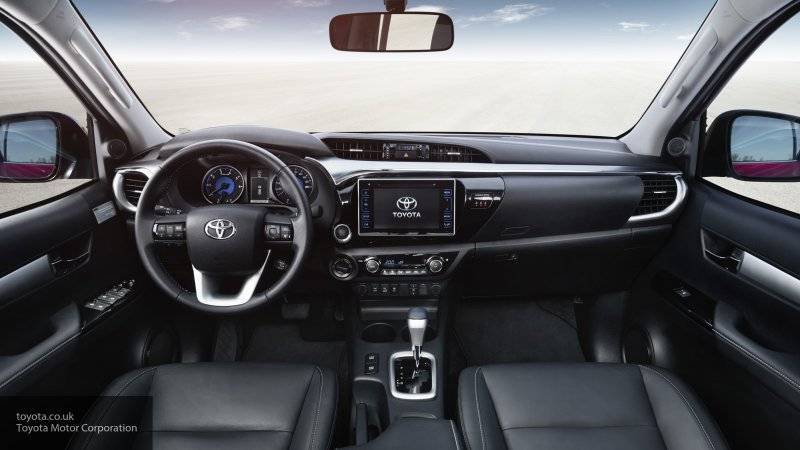 Новая версия пикапа Toyota Hilux поступила в продажу в России