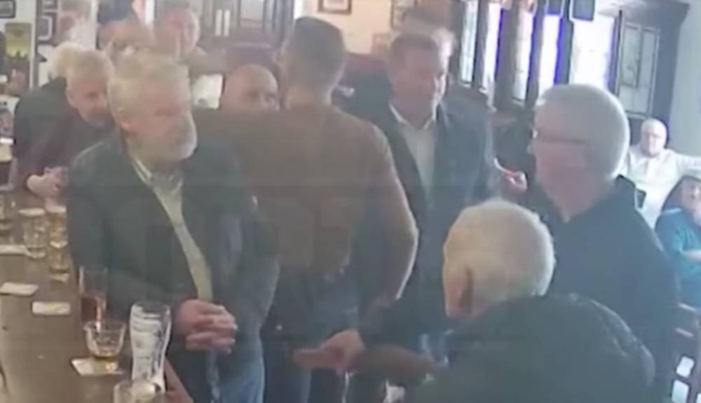 Видео нападения Макгрегора на пожилого посетителя бара появилось в Сети