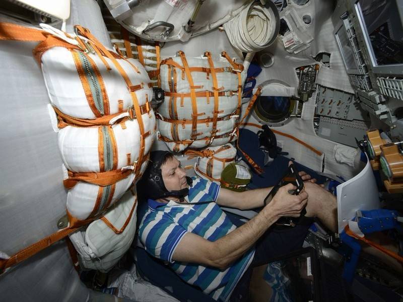 Роскосмос разрабатывает новую рацию для космонавтов
