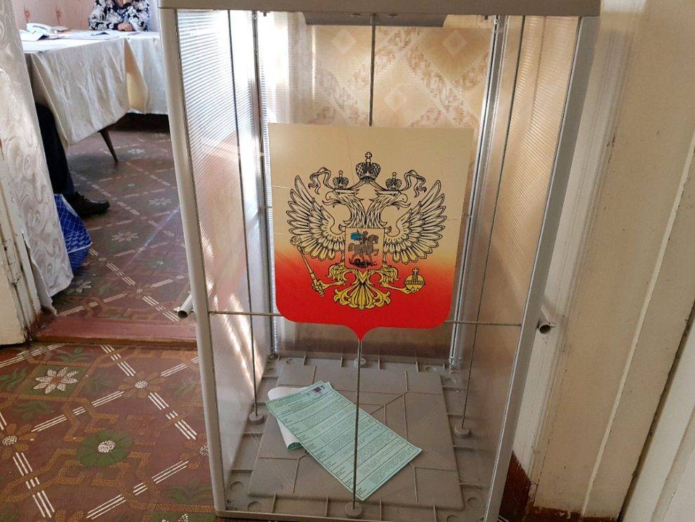 Почти половина россиян готова голосовать за Единую Россию