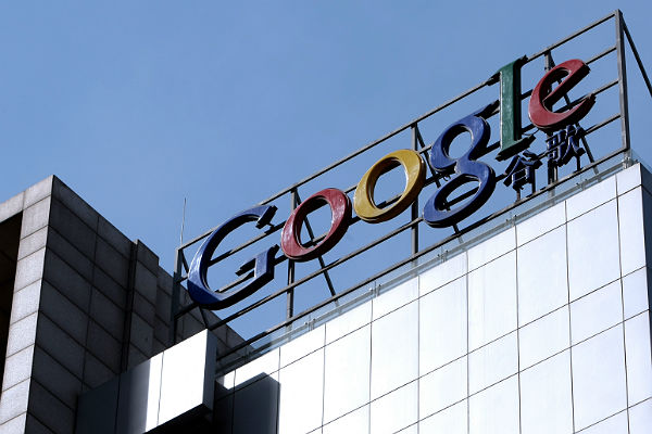 Google отказался удалять ролик с оскорблением флага и герба России