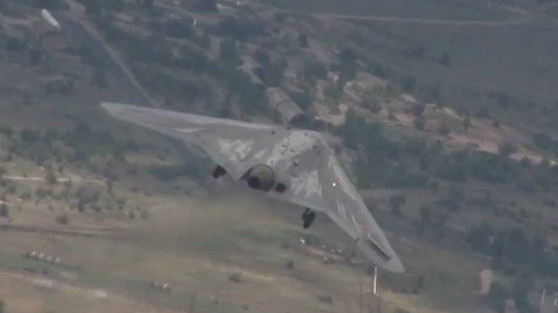 Расширенное видео полета БПЛА «Охотник» с истребителем Су-30 появилось в Сети