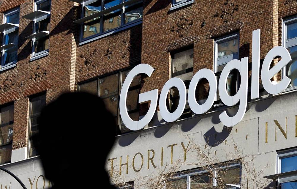 Роскомнадзор: Google проигнорировал требование удалить ролик с оскорблением герба России