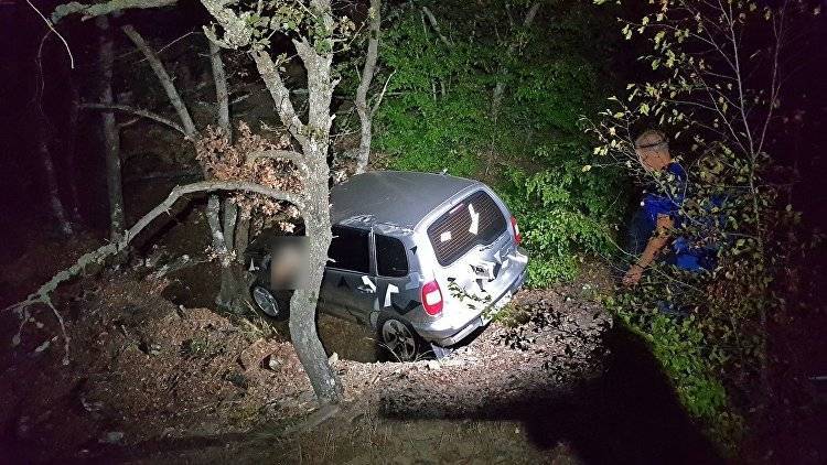 Спасатели нашли тело мужчины в машине, упавшей в ущелье на мысе Меганом