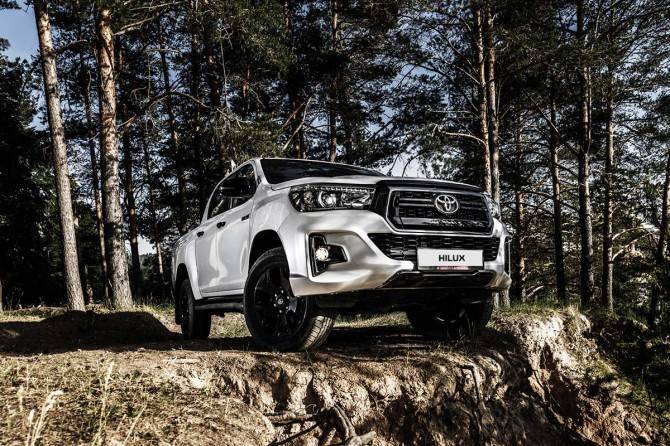 Toyota начинает продажи в России новой топовой версии пикапа Hilux