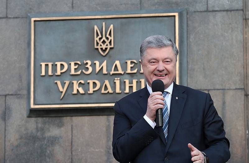 Порошенко назвался президентом Украины и получил миллионы