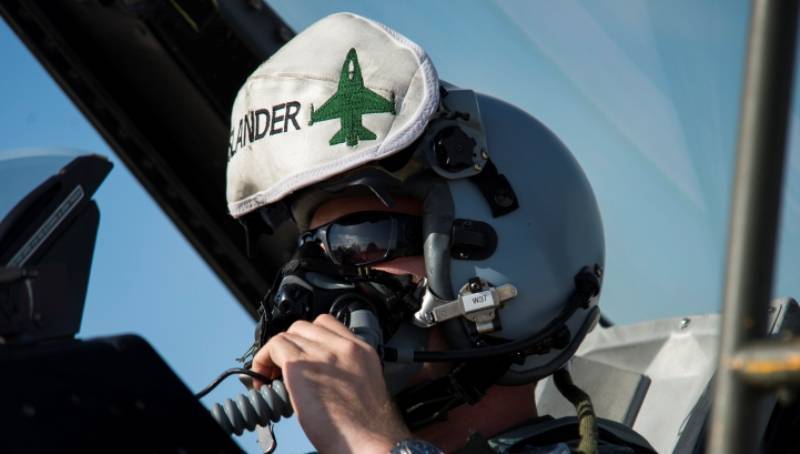 Голландские пилоты F-16 прочитали в СМИ, что их жён прессуют русские