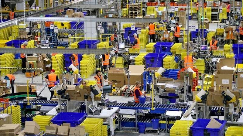 Американский гигант Amazon заставляет свою «фабрику троллей» хвалить его в Twitter