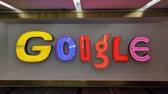 Google проигнорировал требование РКН удалить видео с оскорблением герба России