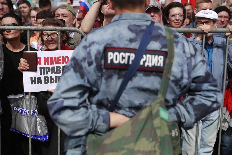 На организаторов несогласованных акций в Москве подали в суд
