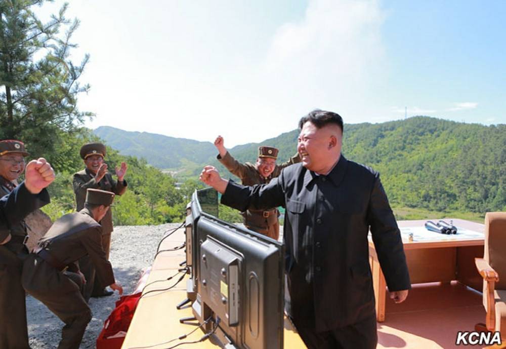 КНДР запустила неопознанные снаряды в шестой раз за месяц