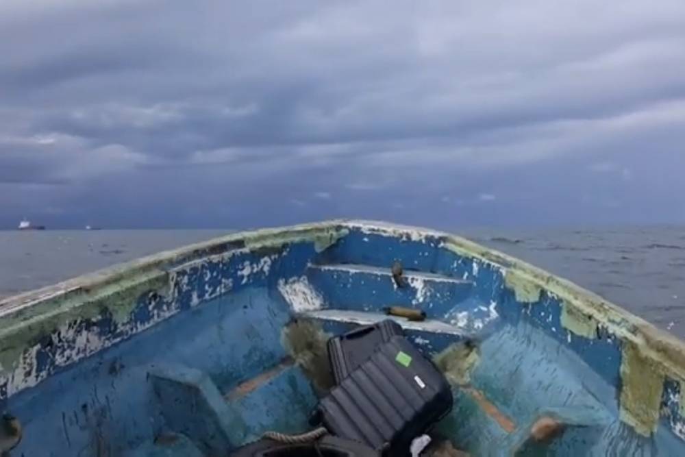 Пираты захватили троих россиян у берегов Камеруна - МК