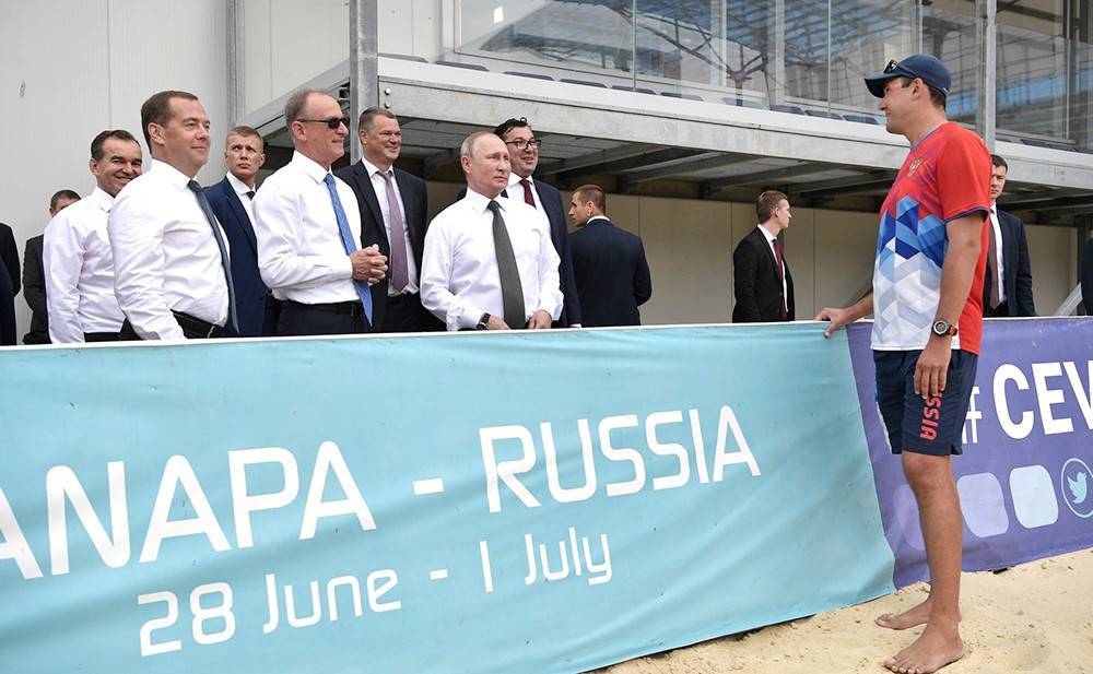 Путин поручил уделять внимание развитию спорткомплексов