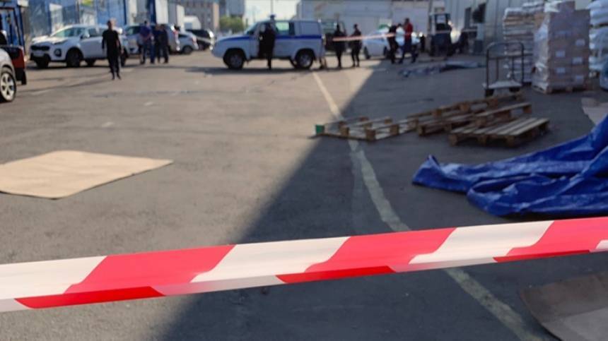 Очевидцы сообщают о перестрелке на петербургской оптовой базе «Салова 52» | Новости | Пятый канал