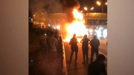 На МКАД сгорела "газель" с двумя газовыми баллонами — видео.