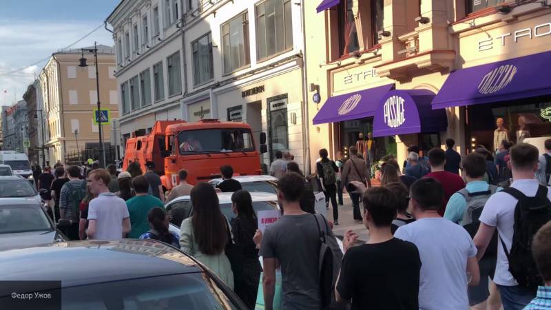Хозяин кафе на Тверской требует возместить ущерб, нанесенный незаконным митингом 27 июля