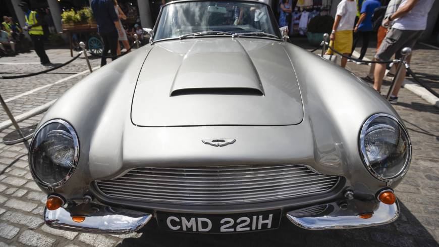 Шпионский автомобиль Джеймса Бонда продали на аукционе в США