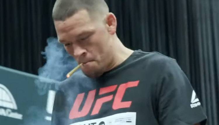 Американский боец UFC демонстративно выкурил на тренировке косяк марихуаны