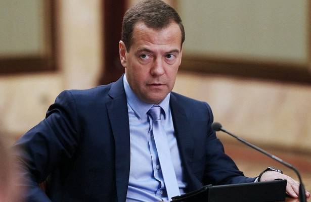 Медведев высоко оценил действия экипажа, совершившего аварийную посадку под Жуковским