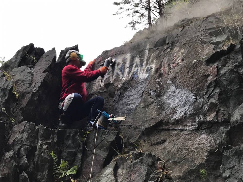 Активисты ОНФ очистили от надписей Лысую гору в Медвежьегорске — Информационное Агентство "365 дней"