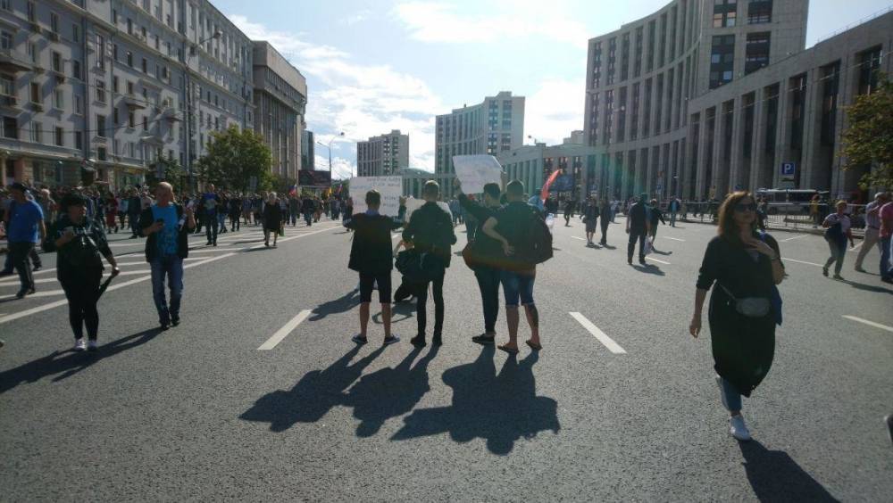 Блогер Меркури и ведущая «Вести FM» Шафран смотрят и комментируют митинг КПРФ в Москве