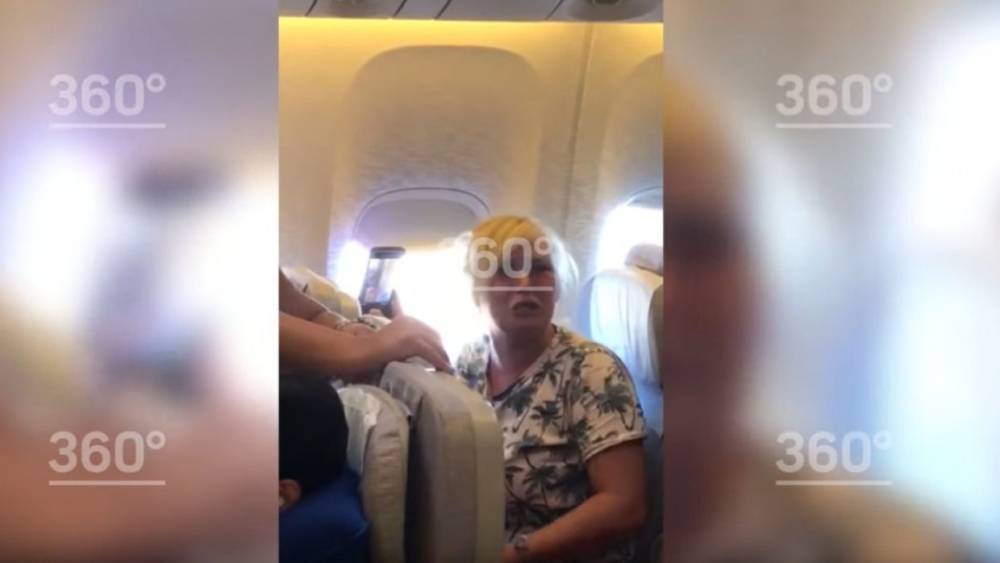 Пьяная пассажирка устроила дебош и обмочилась в самолете из Доминиканы
