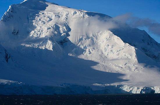 Впервые отечественный ледокол достиг Северного полюса