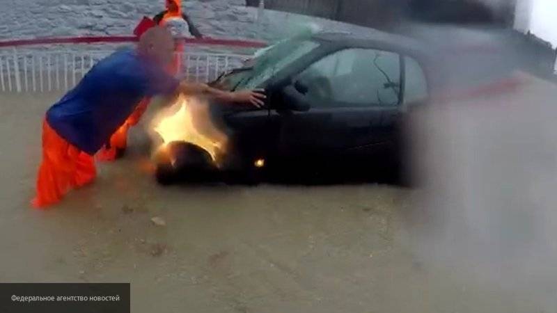 Ливень в Сочи продолжается, в Сети появилось видео из затопленного города