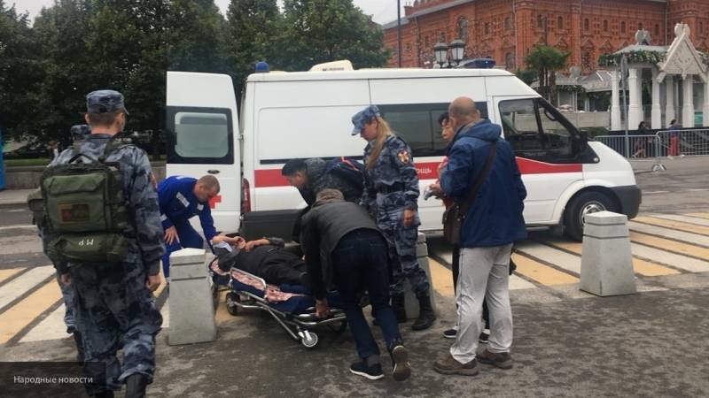 Росгвардейцы оказали первую помощь туристу в центре Москвы