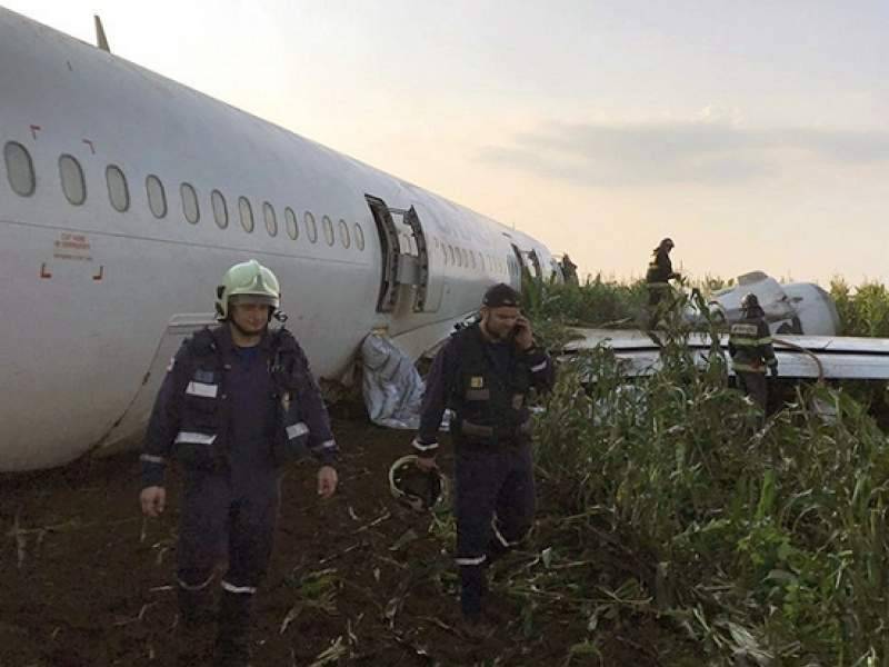 "Не отвлекайте нас": о чем говорили пилоты Аirbus 321 во время аварийной посадки