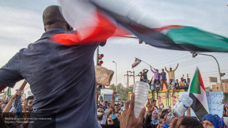 В Судане военные и оппозиционеры подписали конституционную декларацию