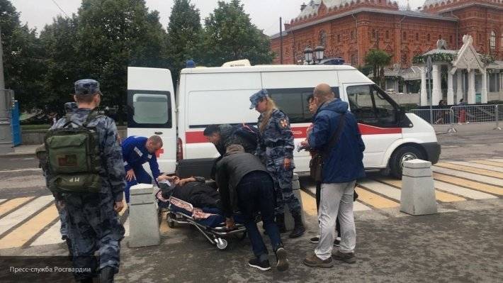 Сотрудники Росгвардии оказали медпомощь туристу в центре Москвы