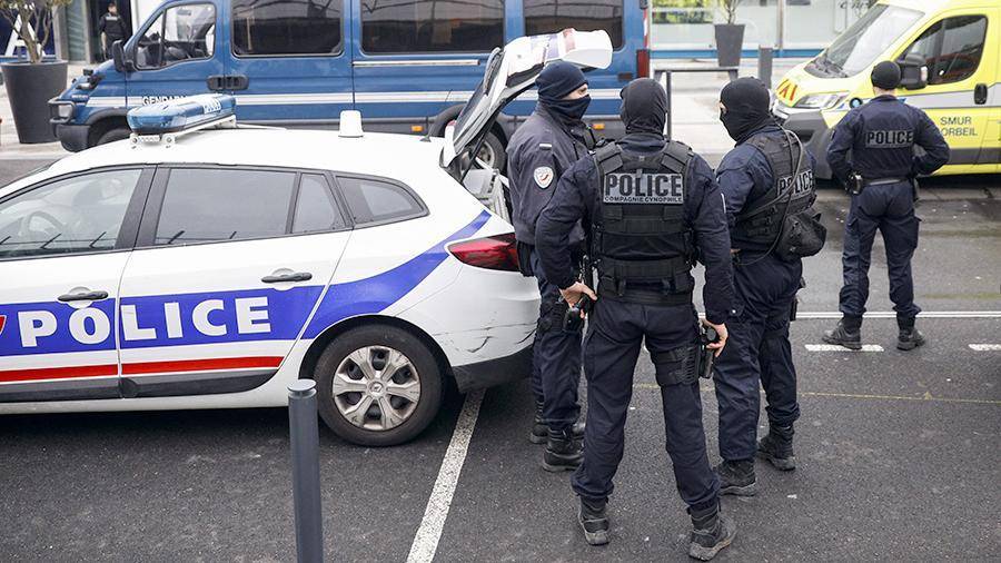 В парижском аэропорту Орли задержали мужчину с ножом в ручной клади
