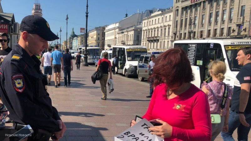 Хозяйку напавших на ребенка в 2016 году псов задержали на Невском проспекте за провокацию