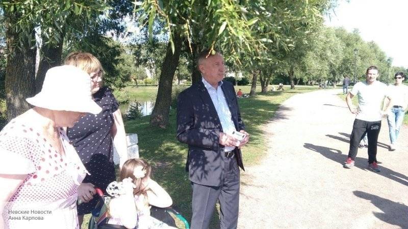 Беглов высадил клены в парке «Малиновка» и пообещал благоустроить зеленую зону