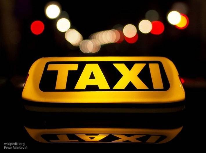 Правительство РФ может разрешить самозанятым работать таксистами