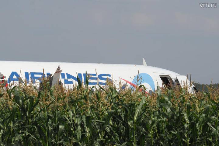 Опубликовано видео момента посадки A321 в Подмосковье