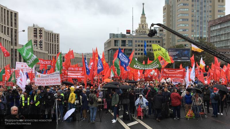 Митинг КПРФ в Москве прошел спокойно и без нарушений