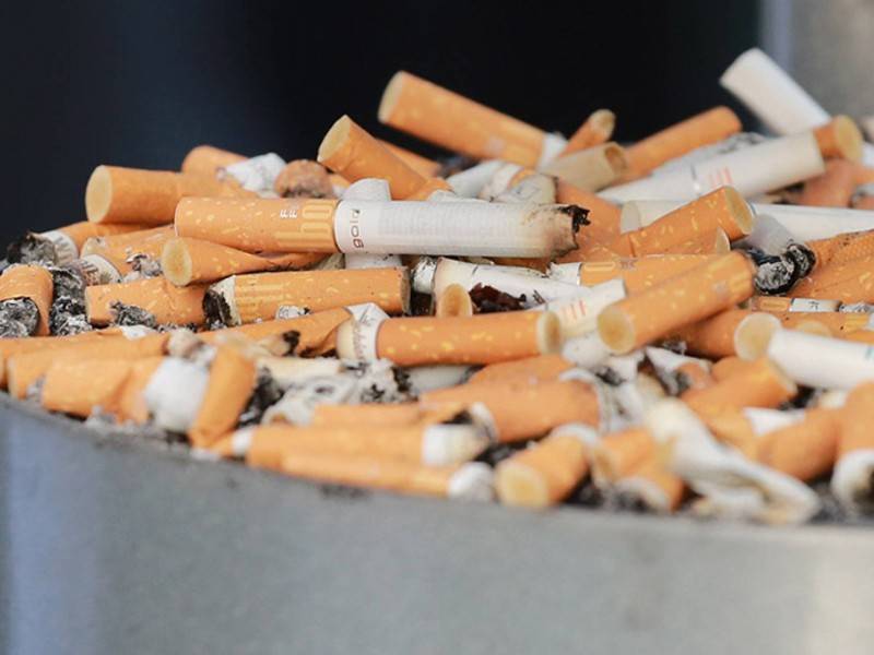 Курящим работникам хотят урезать зарплаты