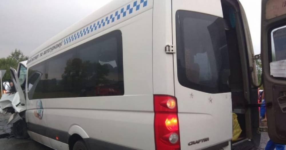 Минздрав Тульской области сообщил о 12 пострадавших в ДТП с микроавтобусом.